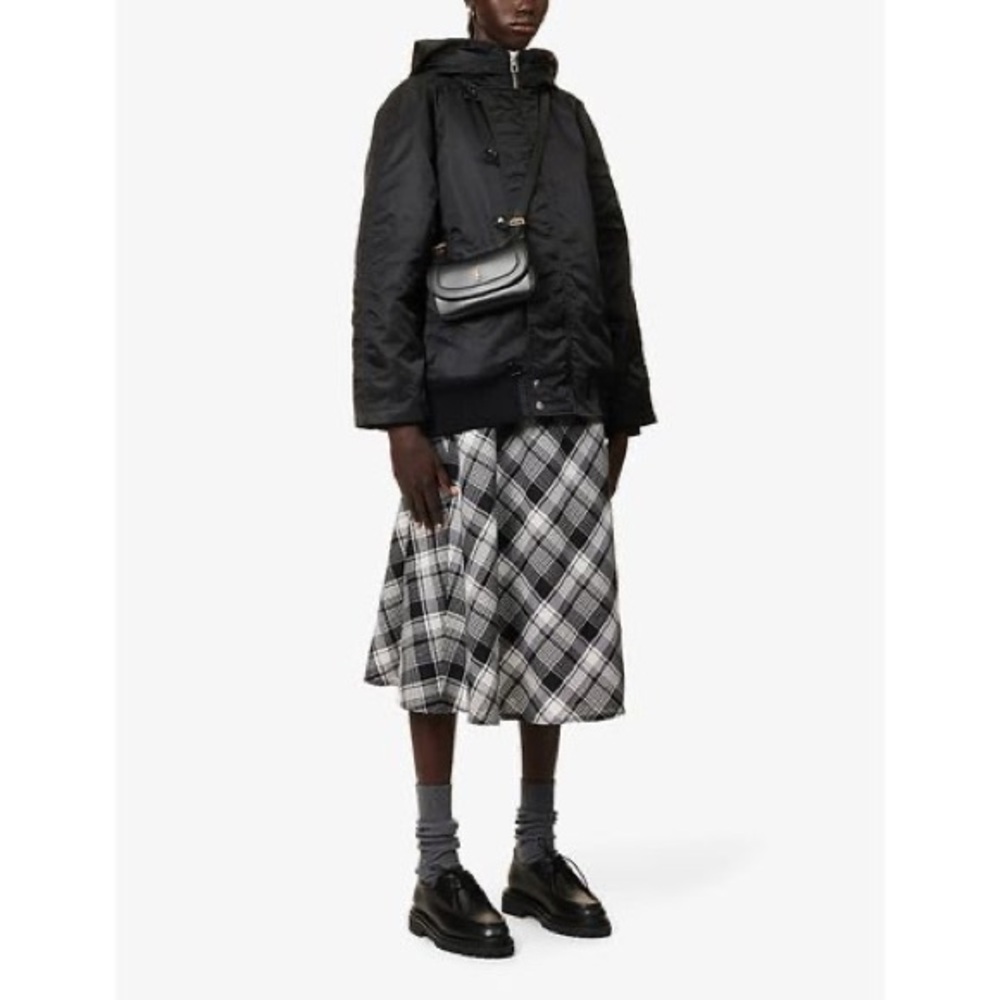 WE-AR4 FUNNEL-NECK funnel neck, zip hood, LOGO-PATCH SATIN BOMBER JACKET S